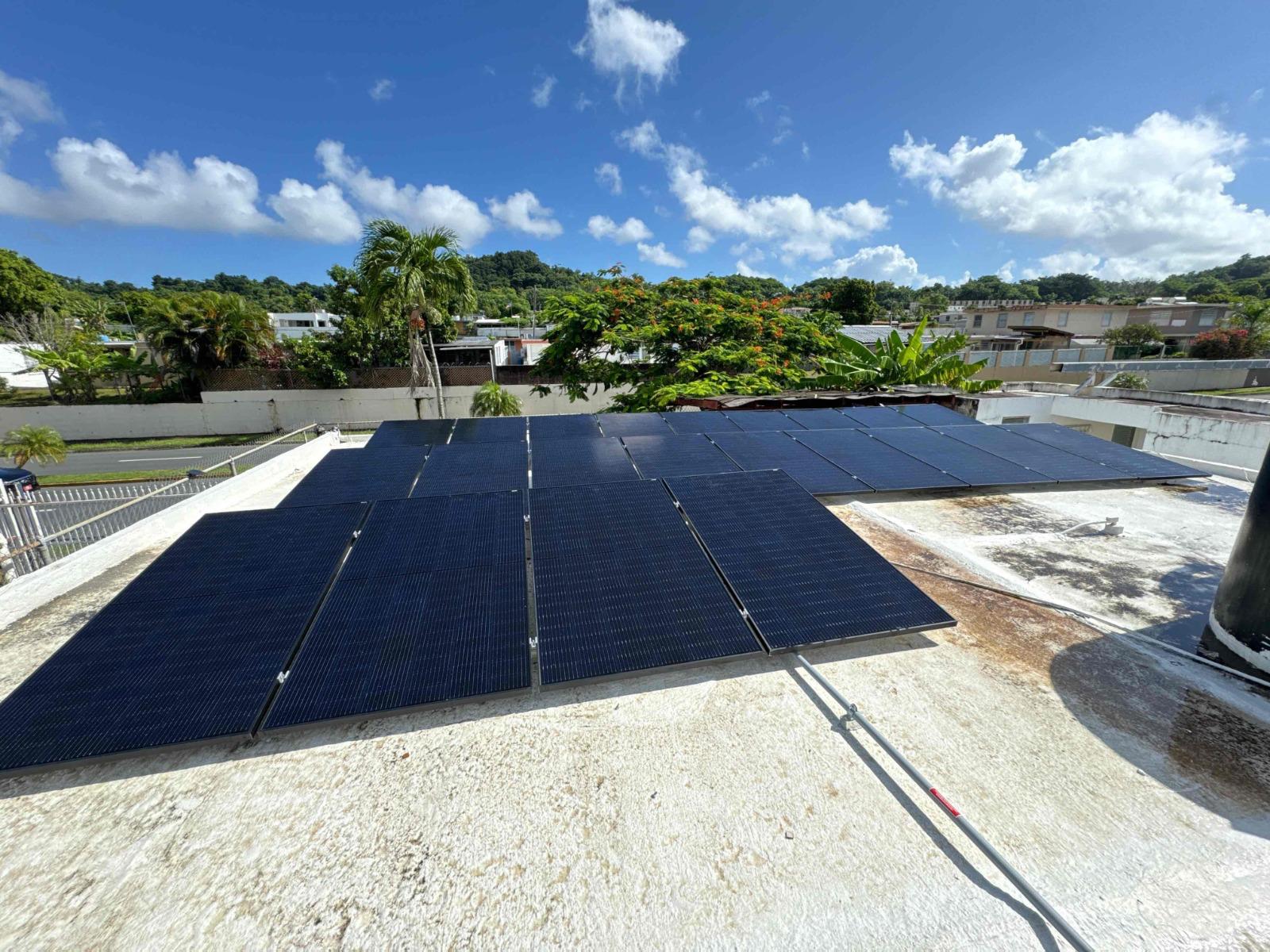 Instalación residencial de placas solares realizada en Puerto Rico