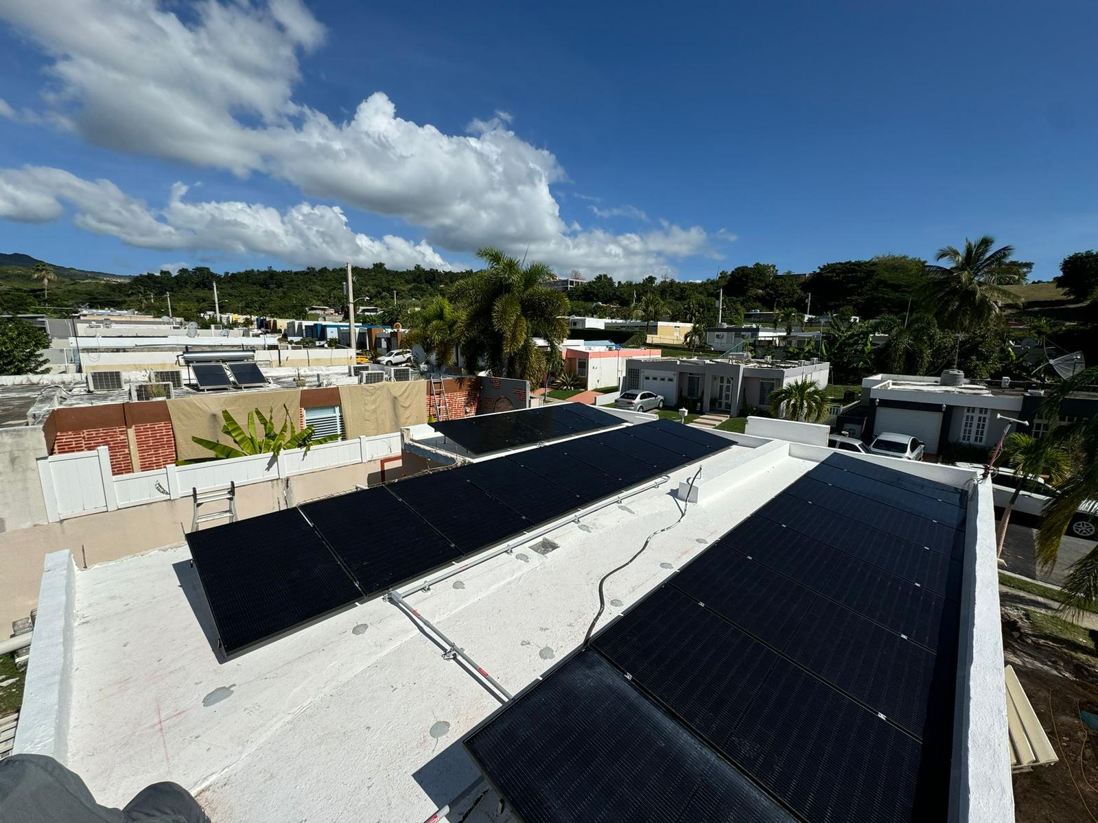 Instalación residencial de placas solares realizada en Puerto Rico