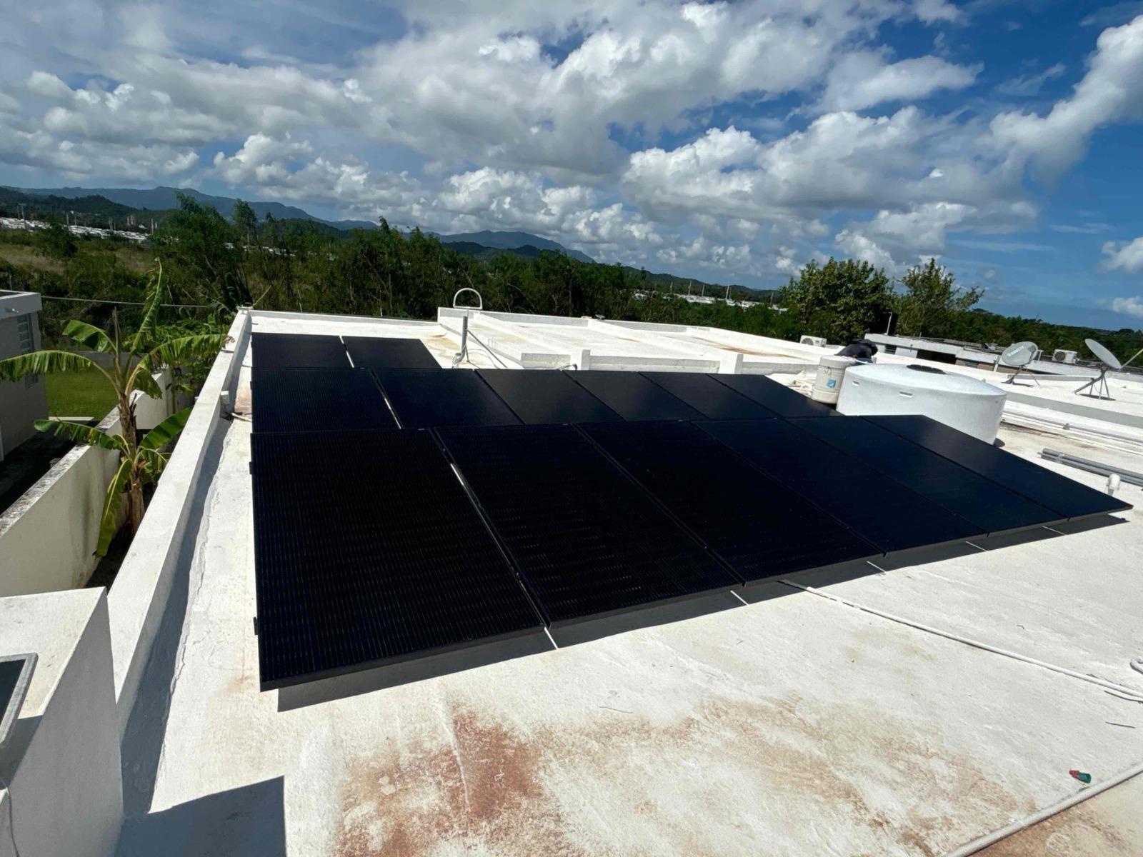 Instalación residencial de placas solares realizada en Puerto Rico