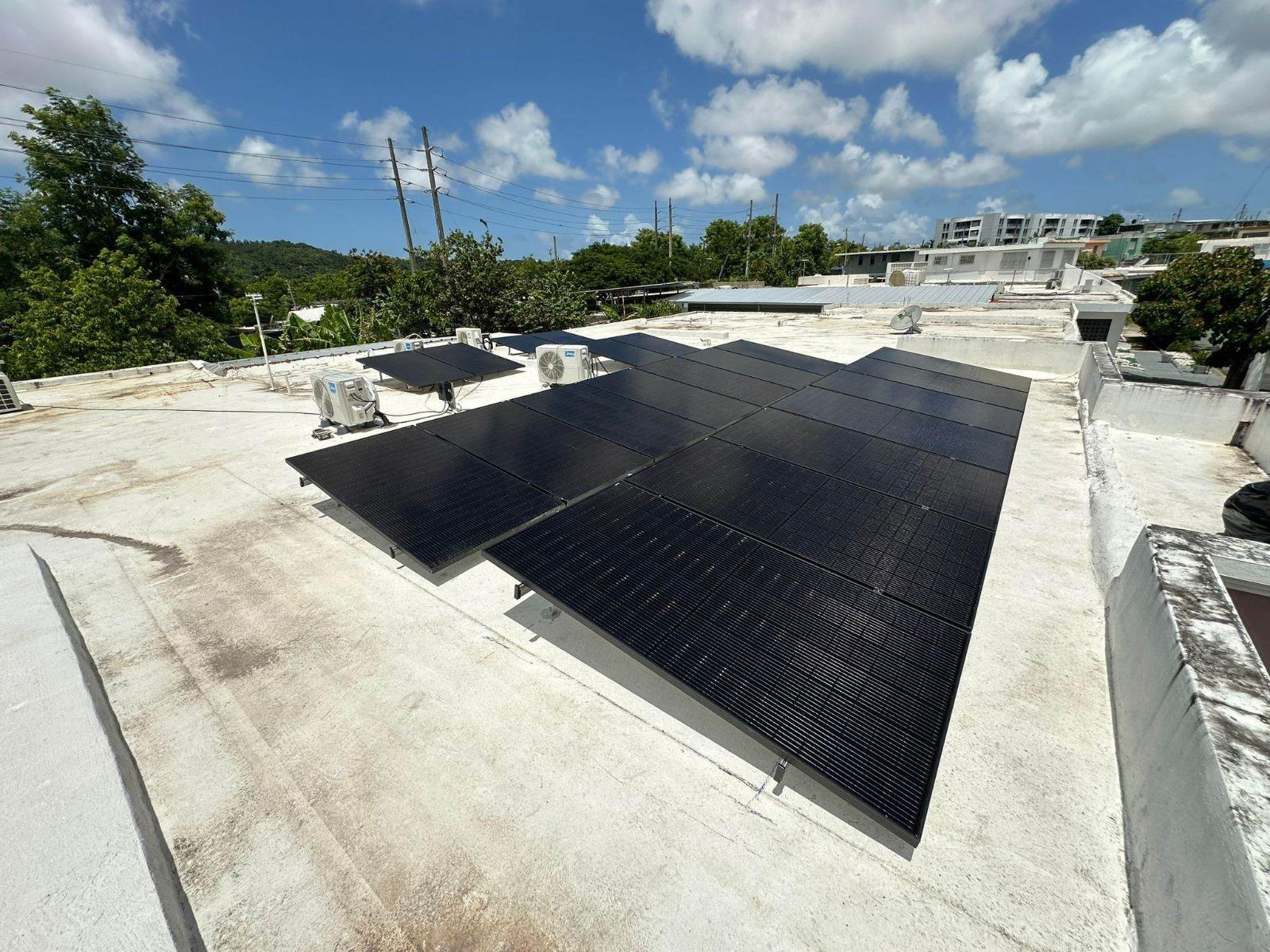 Instalación residencial de placas solares realizada en Puerto Rico